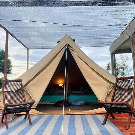 קמפונג פנריק Rembulan Escape Bell Tent 2 מראה חיצוני תמונה