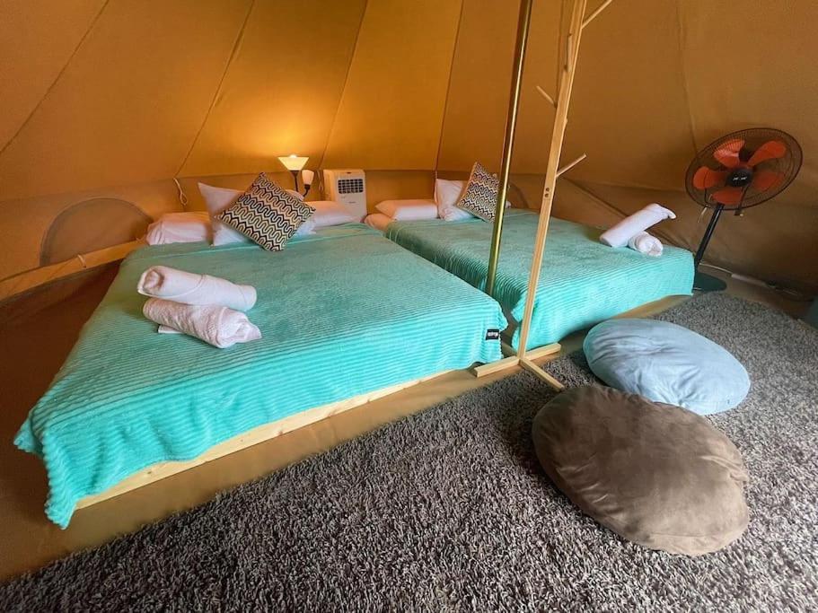 קמפונג פנריק Rembulan Escape Bell Tent 2 מראה חיצוני תמונה